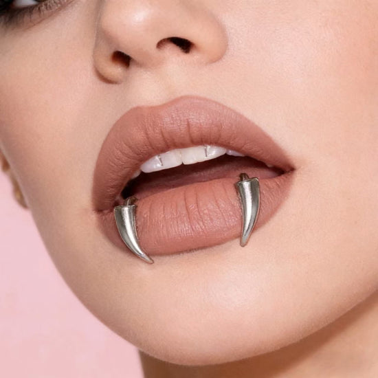 Pair of Metal Curved Fang Design Glossy Gothic Fake Fangs