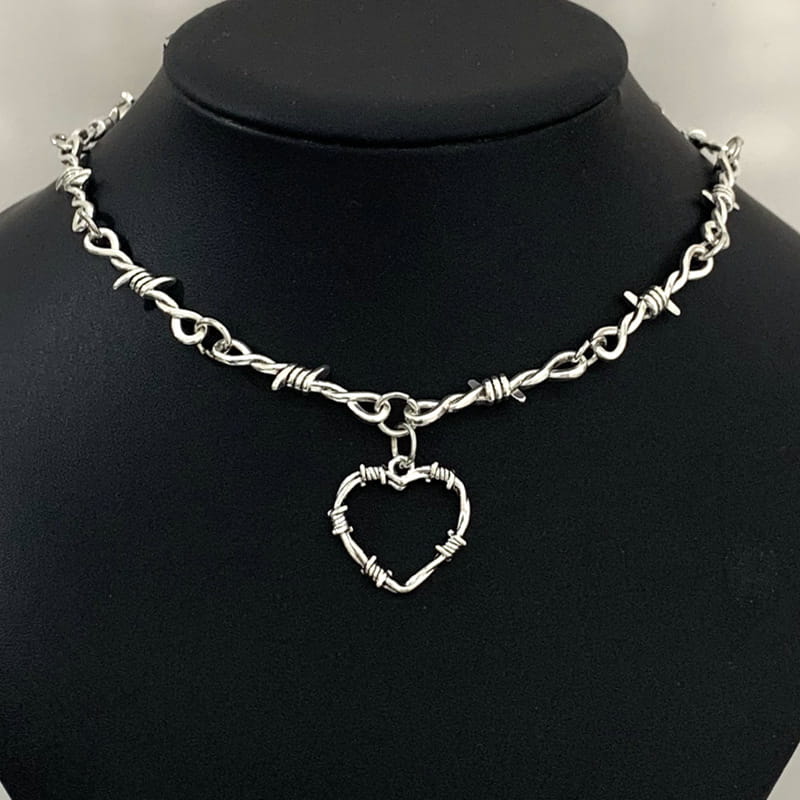 Metal Barbwire Heart Design Choker Necklace